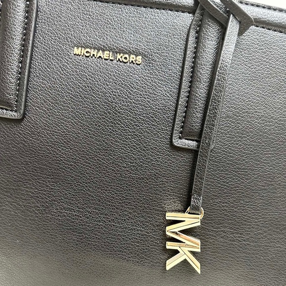 M&K Laila Leather Tote Bag - Picture 5 of 6